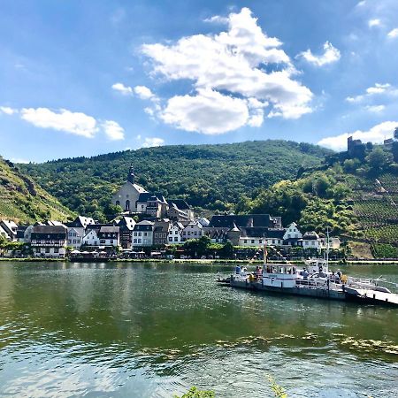 Haus Am Ufer Mit Rheinpanoramablick Apartment Koblenz  Bagian luar foto