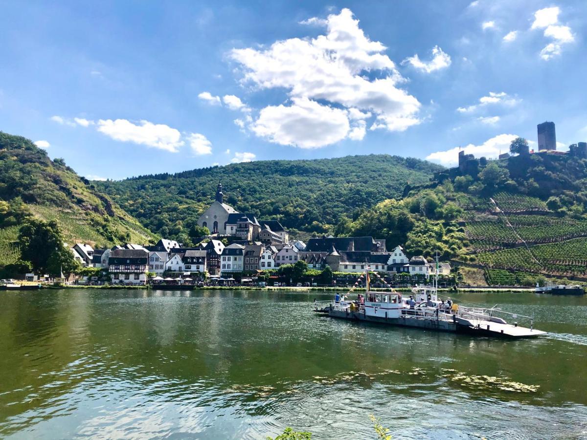 Haus Am Ufer Mit Rheinpanoramablick Apartment Koblenz  Bagian luar foto