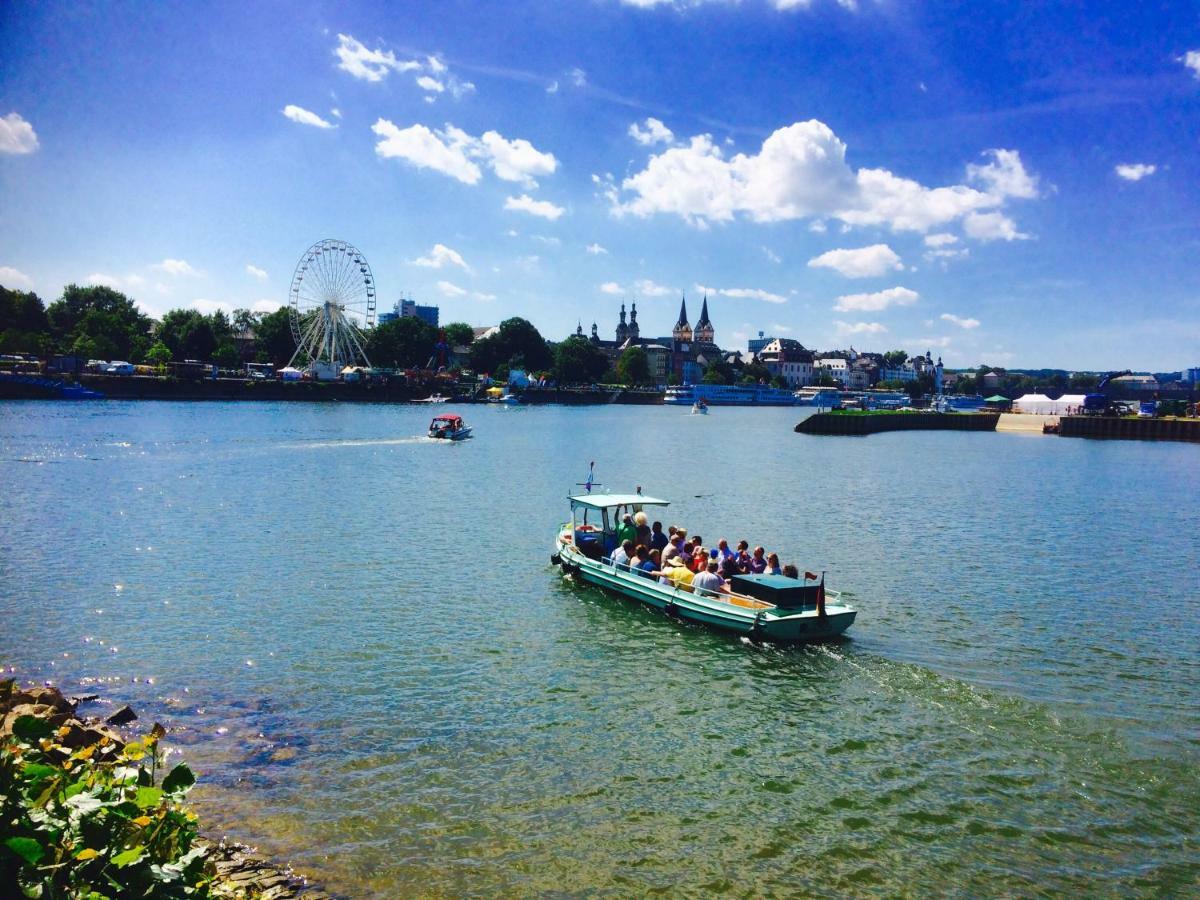Haus Am Ufer Mit Rheinpanoramablick Apartment Koblenz  Bagian luar foto