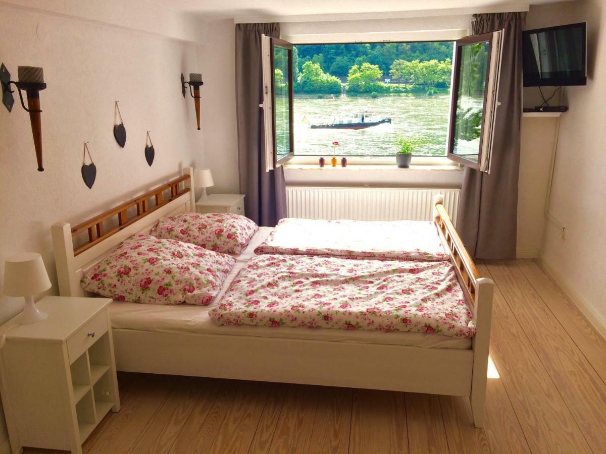 Haus Am Ufer Mit Rheinpanoramablick Apartment Koblenz  Bagian luar foto