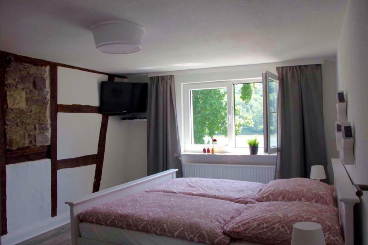 Haus Am Ufer Mit Rheinpanoramablick Apartment Koblenz  Bagian luar foto