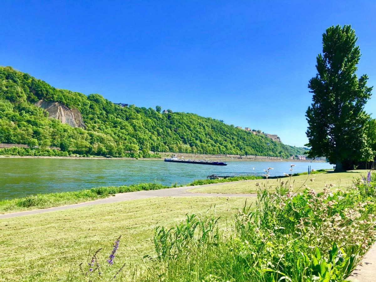 Haus Am Ufer Mit Rheinpanoramablick Apartment Koblenz  Bagian luar foto